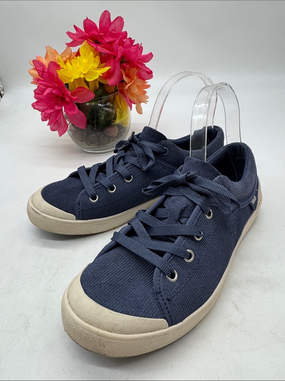 Teva Women's Low-Top Navy Canvas Sneakers Size 8